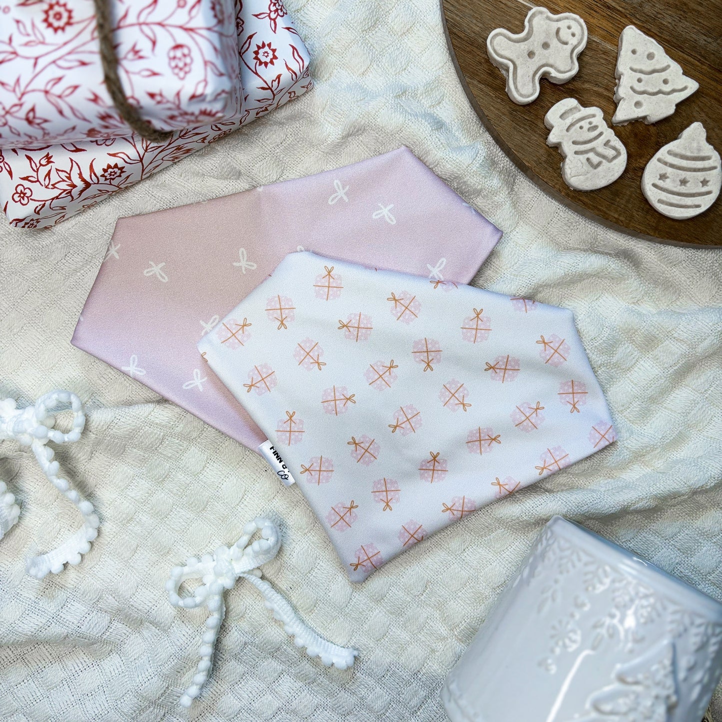 PASTEL PRESENTS WITH REVERSIBLE BOWS